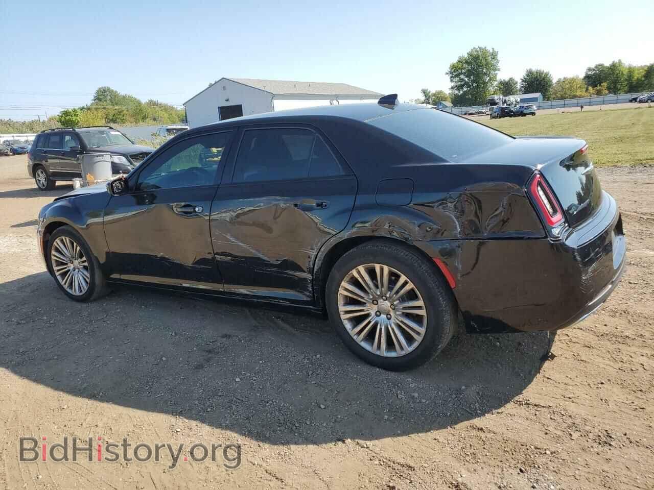 2019 CHRYSLER 300 - VIN: 2C3CCABG7KH682723 - Фото 2