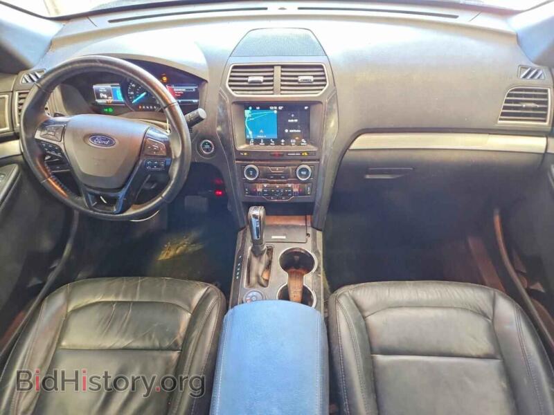 2017 Ford EXPLORER (VIN 1FM5K8D87HGB61572) — photo 8 of 15