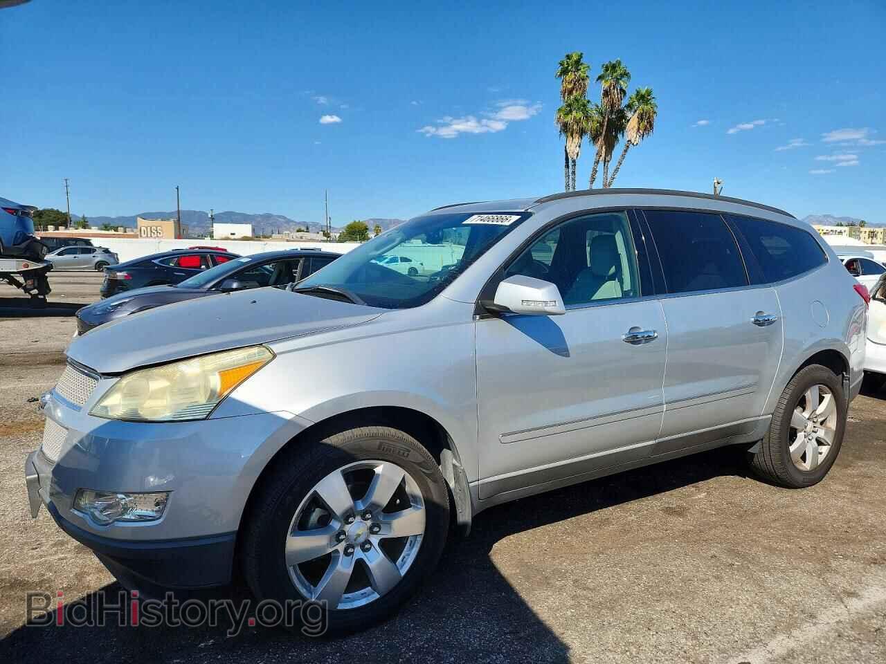 Фотография 1GNKRLED9BJ335189 - CHEVROLET TRAVERSE 2011