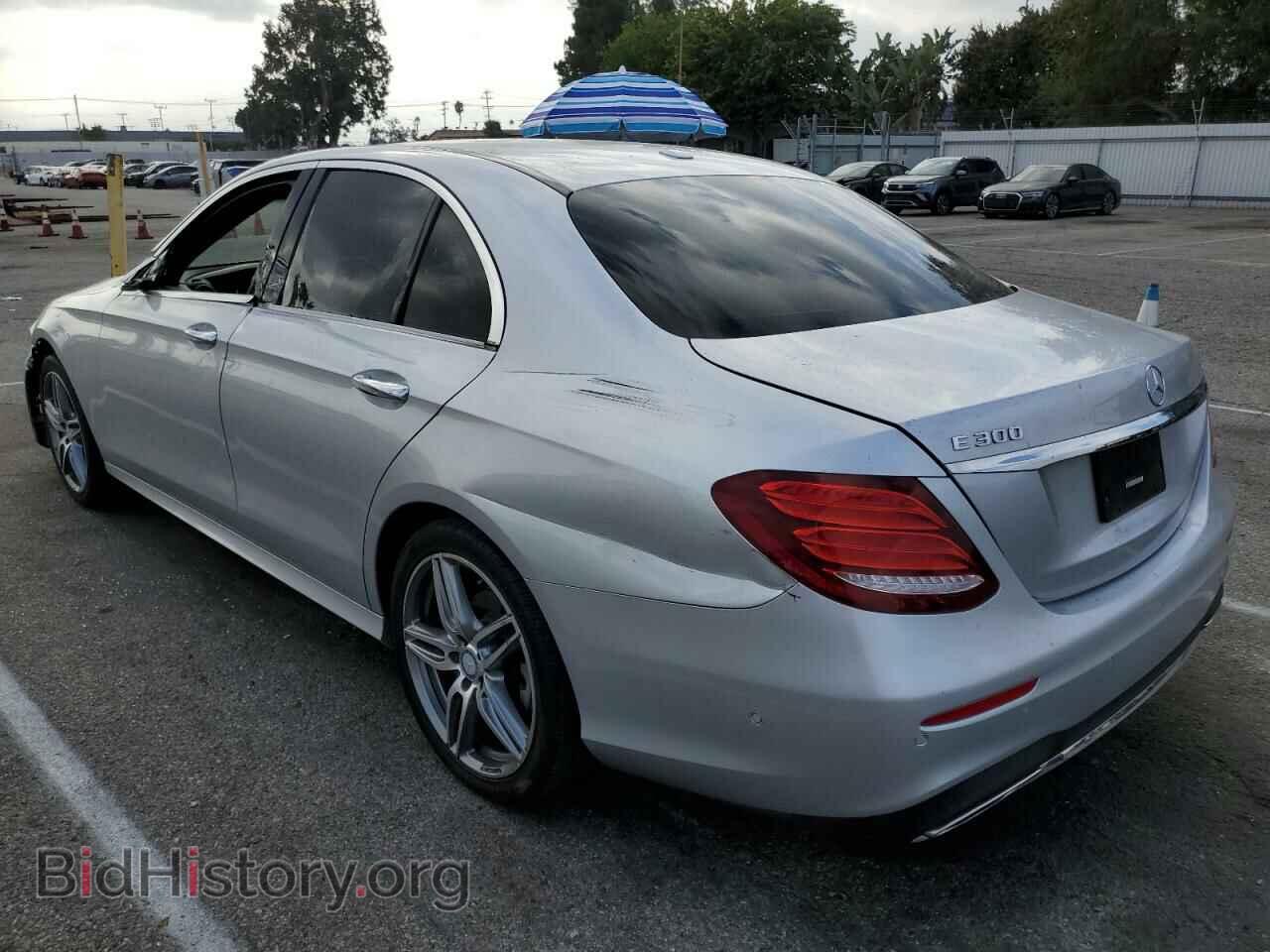 2017 MERCEDES-BENZ E-CLASS - VIN: WDDZF4JB9HA055121 - Фото 2