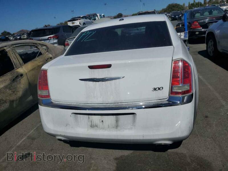 2012 Chrysler 300 (VIN 2C3CCACG7CH310220) — photo 6 of 12