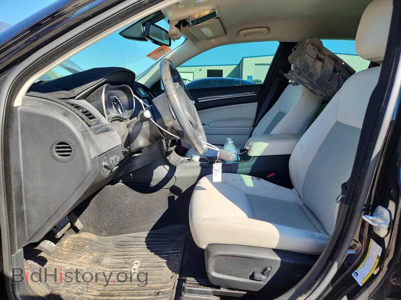 2021 Chrysler 300 (VIN 2C3CCAAG2MH679975) — photo 7 of 12