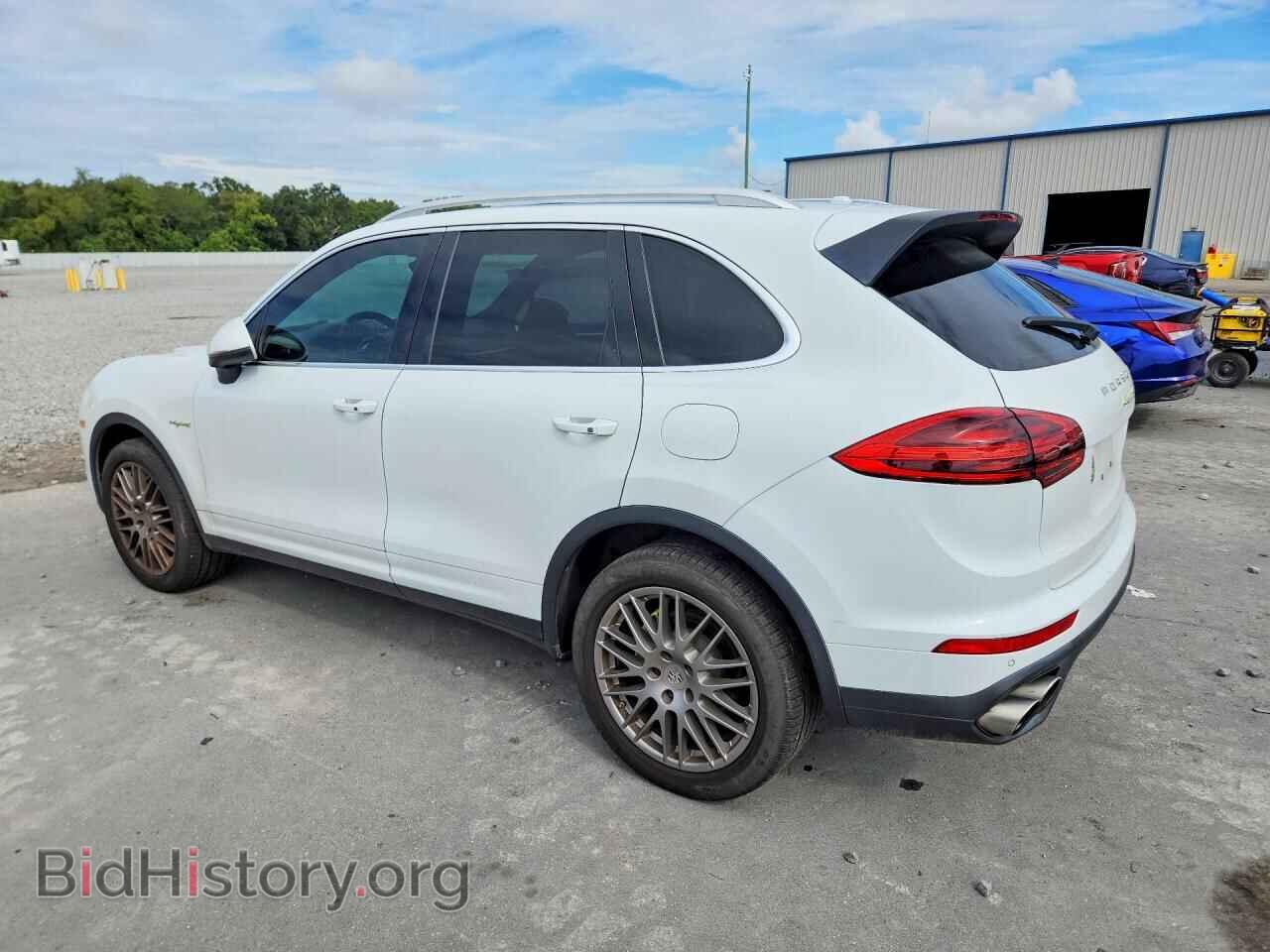 2016 PORSCHE CAYENNE - VIN: WP1AE2A23GLA17559 - Photo 2