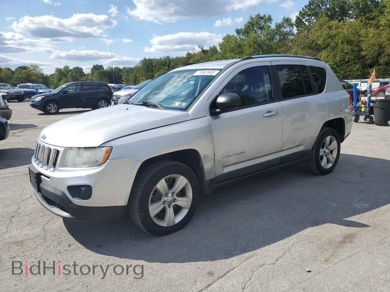 Photo 1J4NF1FB1BD258214 - JEEP COMPASS 2011