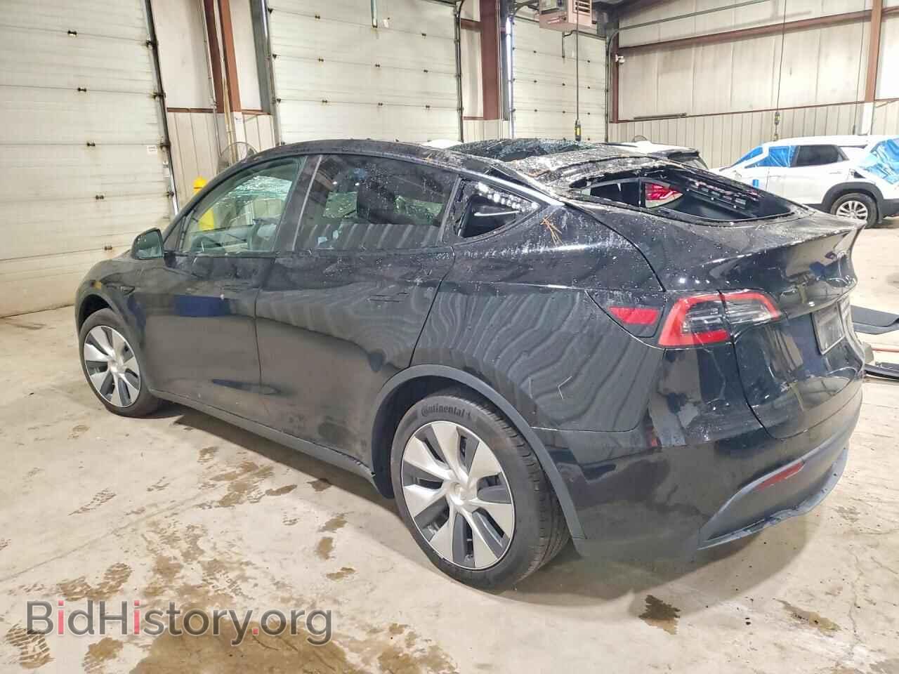 2022 TESLA MODEL Y - VIN: 7SAYGAEE2NF574832 - Фото 2
