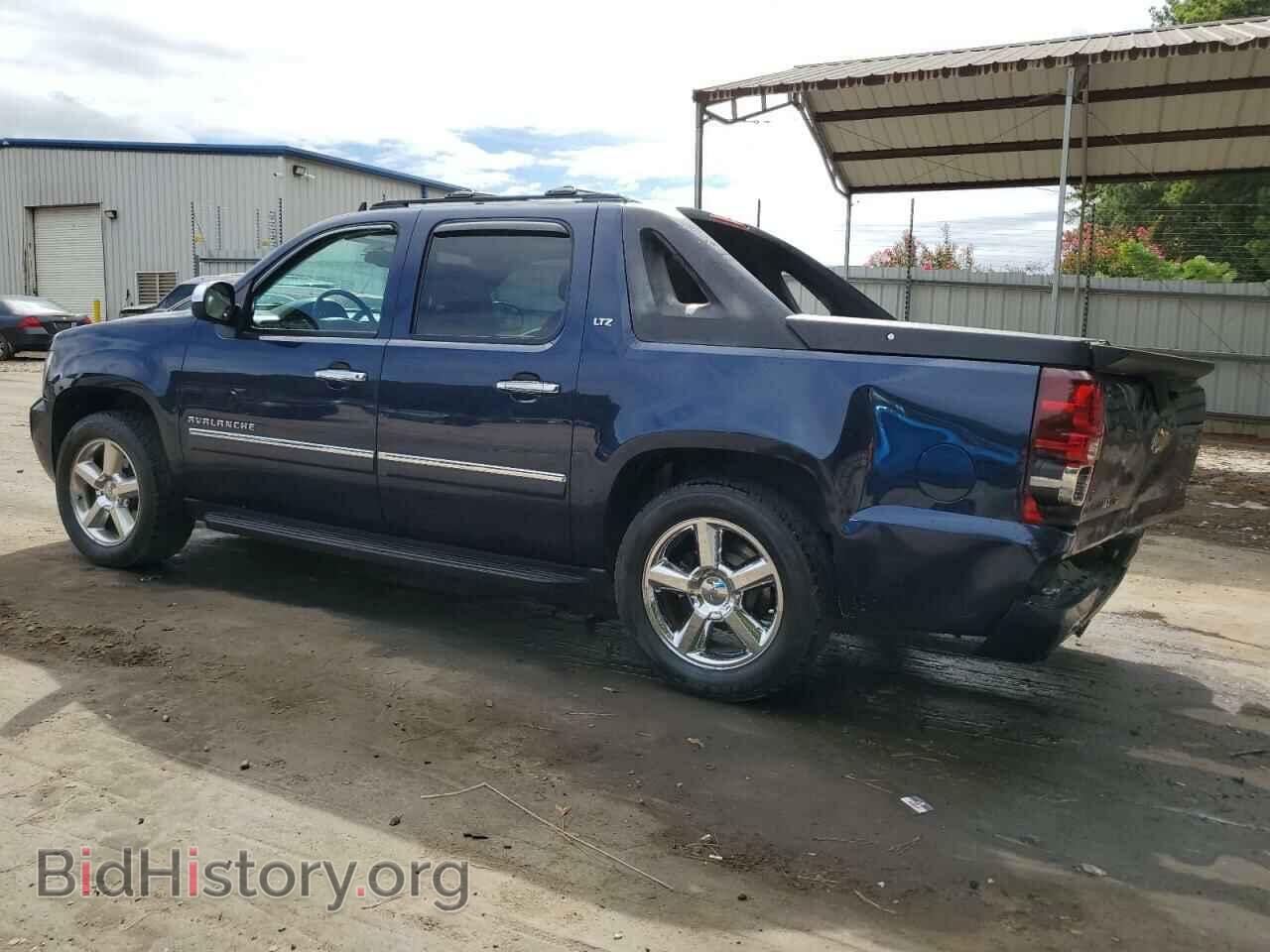 2011 CHEVROLET AVALANCHE - VIN: 3GNMCGE05BG288582 - Фото 2