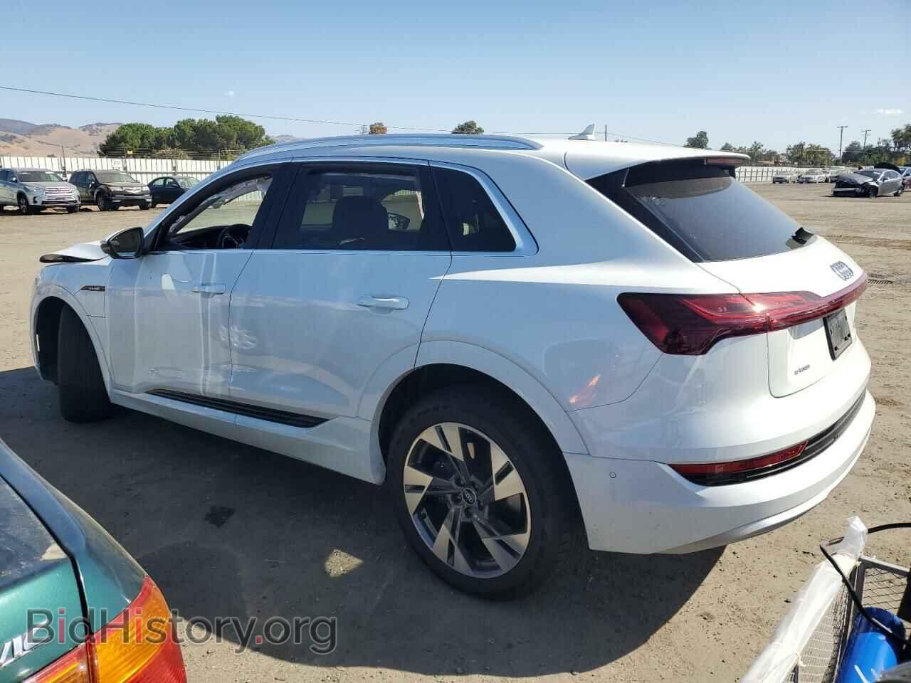 2021 AUDI E-TRON - VIN: WA1LAAGE9MB039577 - Фото 2