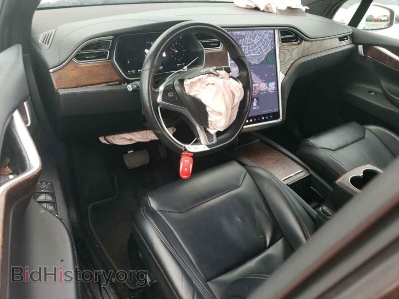 2017 Tesla MODEL X (VIN 5YJXCDE27HF071118) — photo 8 of 13