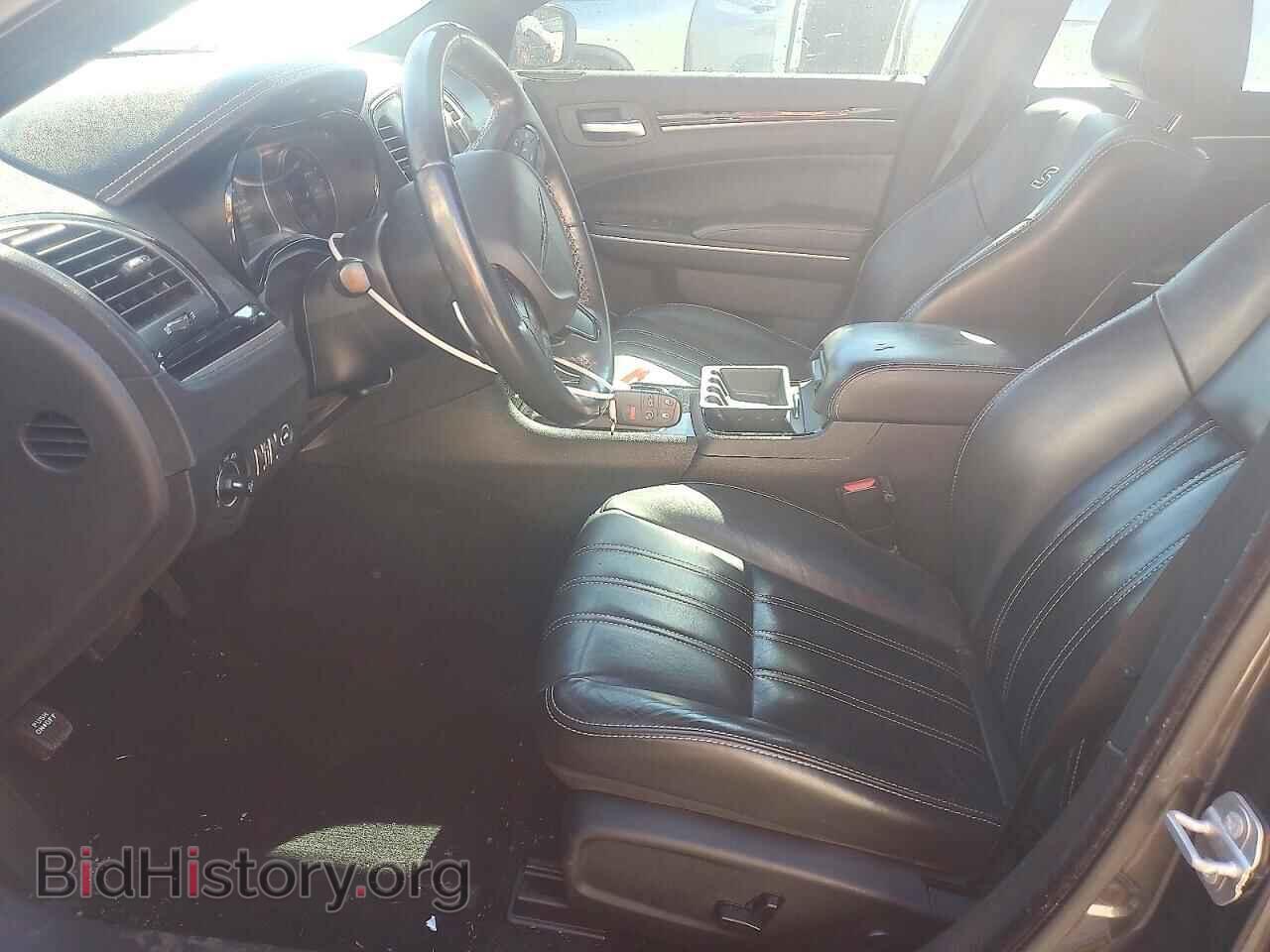 2019 Chrysler 300 (VIN 2C3CCABG6KH708213) — photo 7 of 14