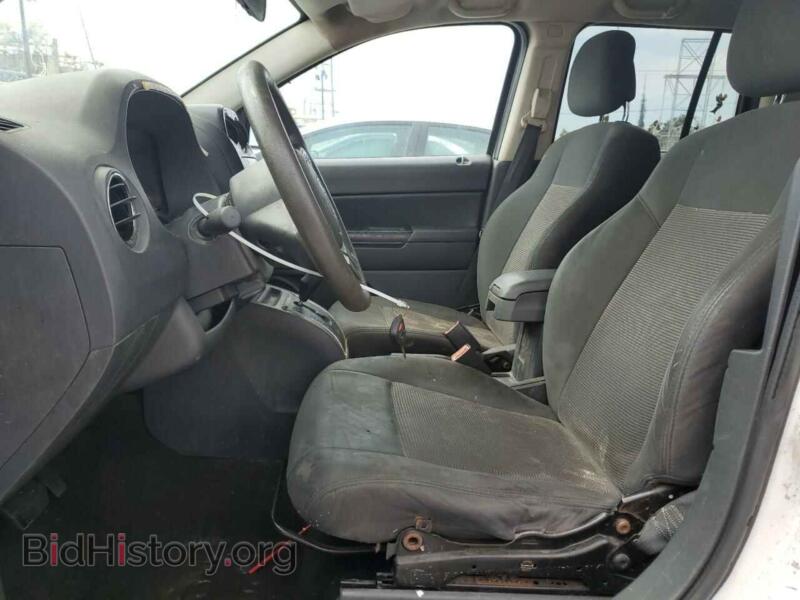 2011 Jeep COMPASS (VIN 1J4NT1FB9BD241038) — photo 7 of 13