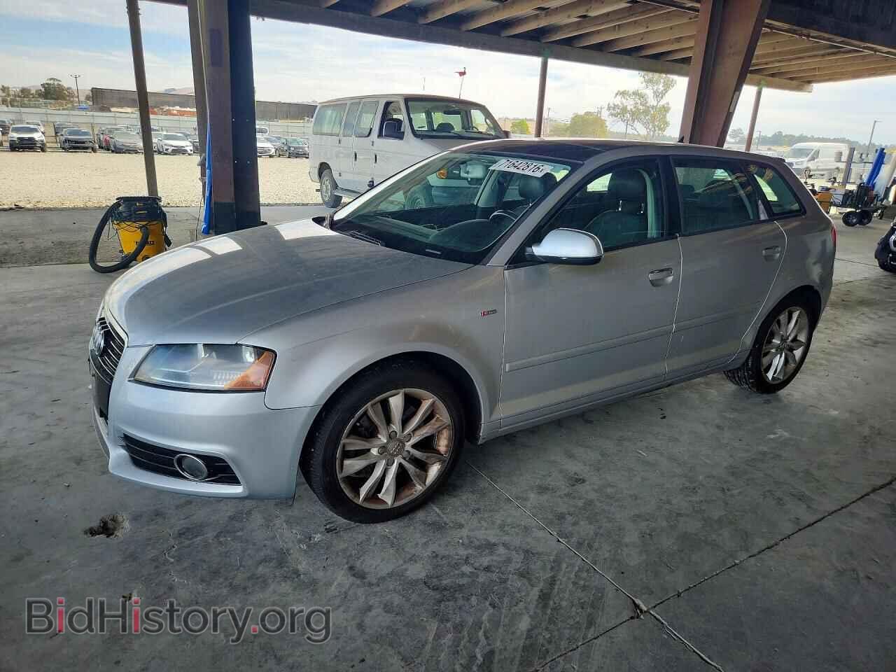Фотография WAUBEAFM7CA110176 - AUDI A3 2012