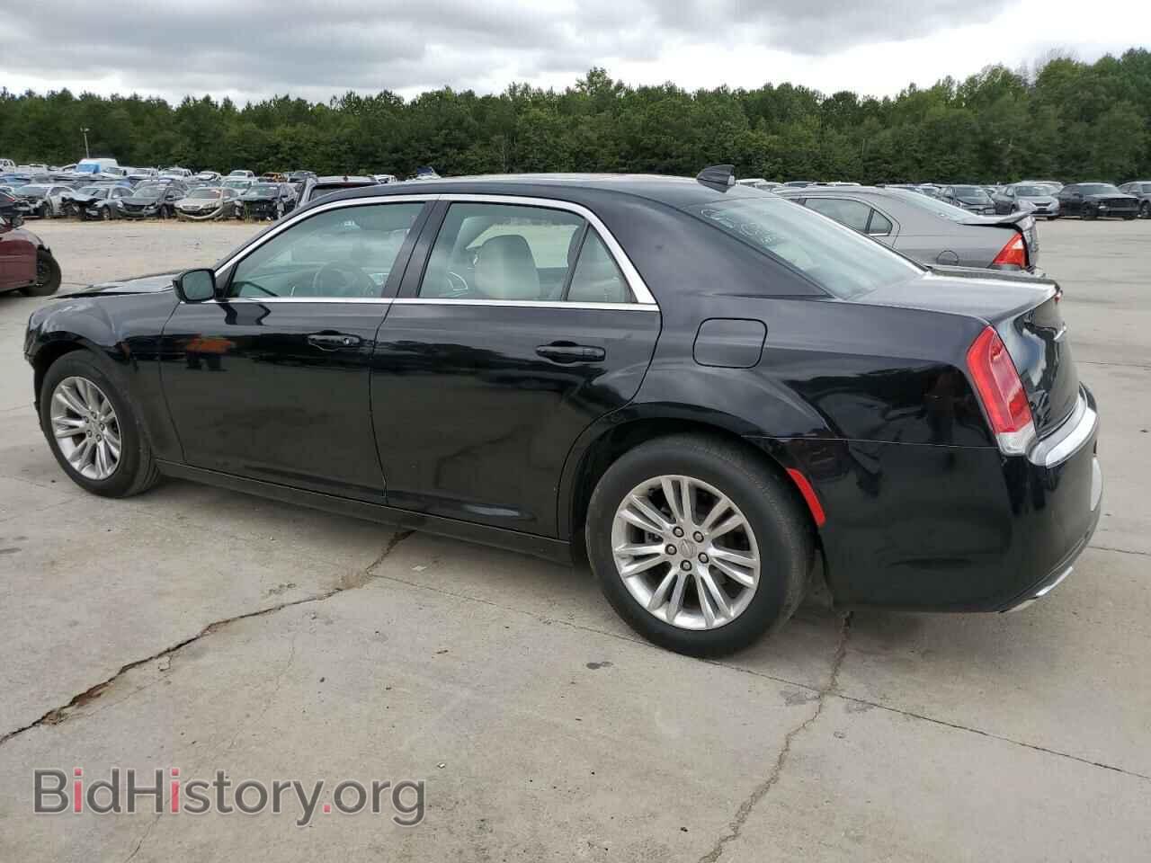 2017 CHRYSLER 300 - VIN: 2C3CCAAG2HH661899 - Фото 2