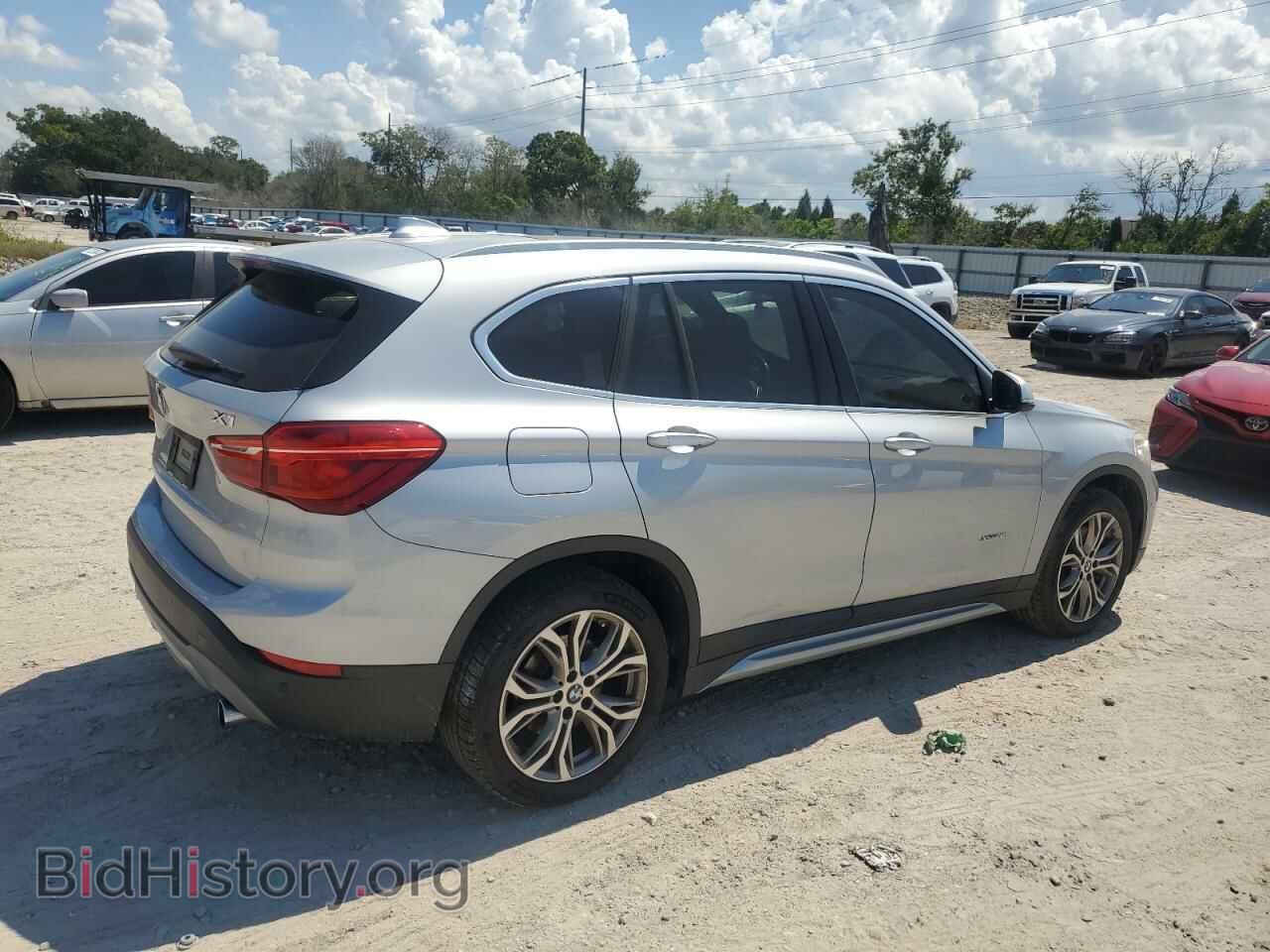 2017 BMW X1 - VIN: WBXHT3Z33H4A52466 - Фото 3