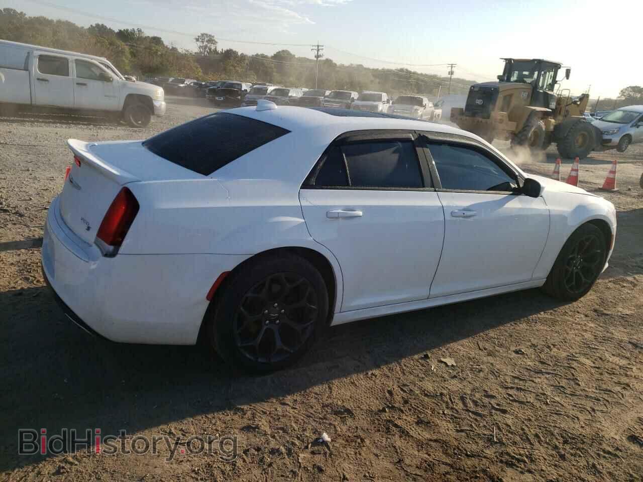 2019 CHRYSLER 300 - VIN: 2C3CCABT2KH622930 - Фото 3