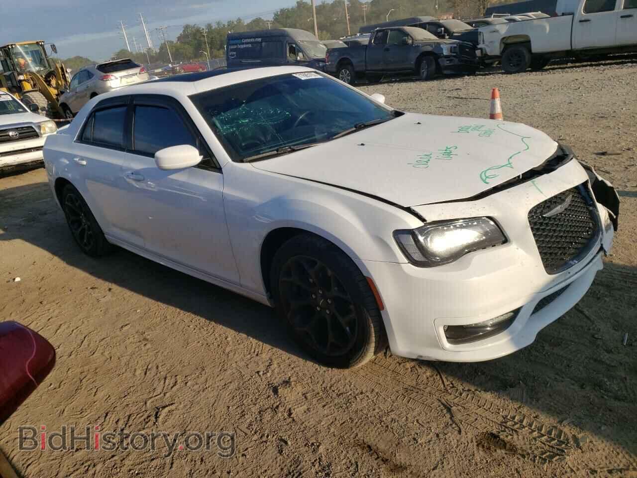 2019 CHRYSLER 300 - VIN: 2C3CCABT2KH622930 - Фото 4