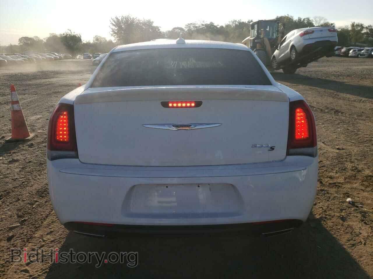 2019 CHRYSLER 300 - VIN: 2C3CCABT2KH622930 - Фото 6
