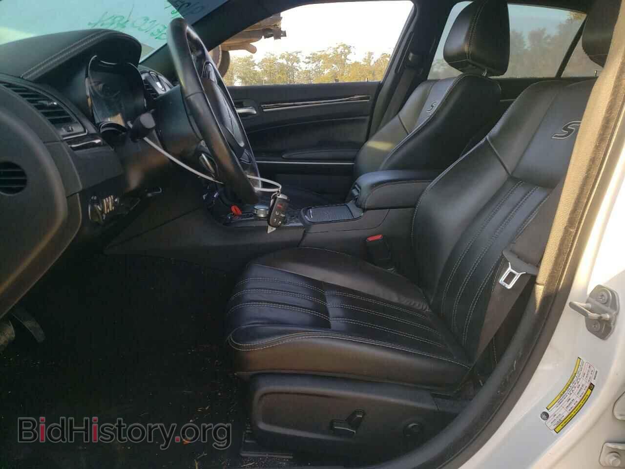 2019 CHRYSLER 300 - VIN: 2C3CCABT2KH622930 - Фото 7