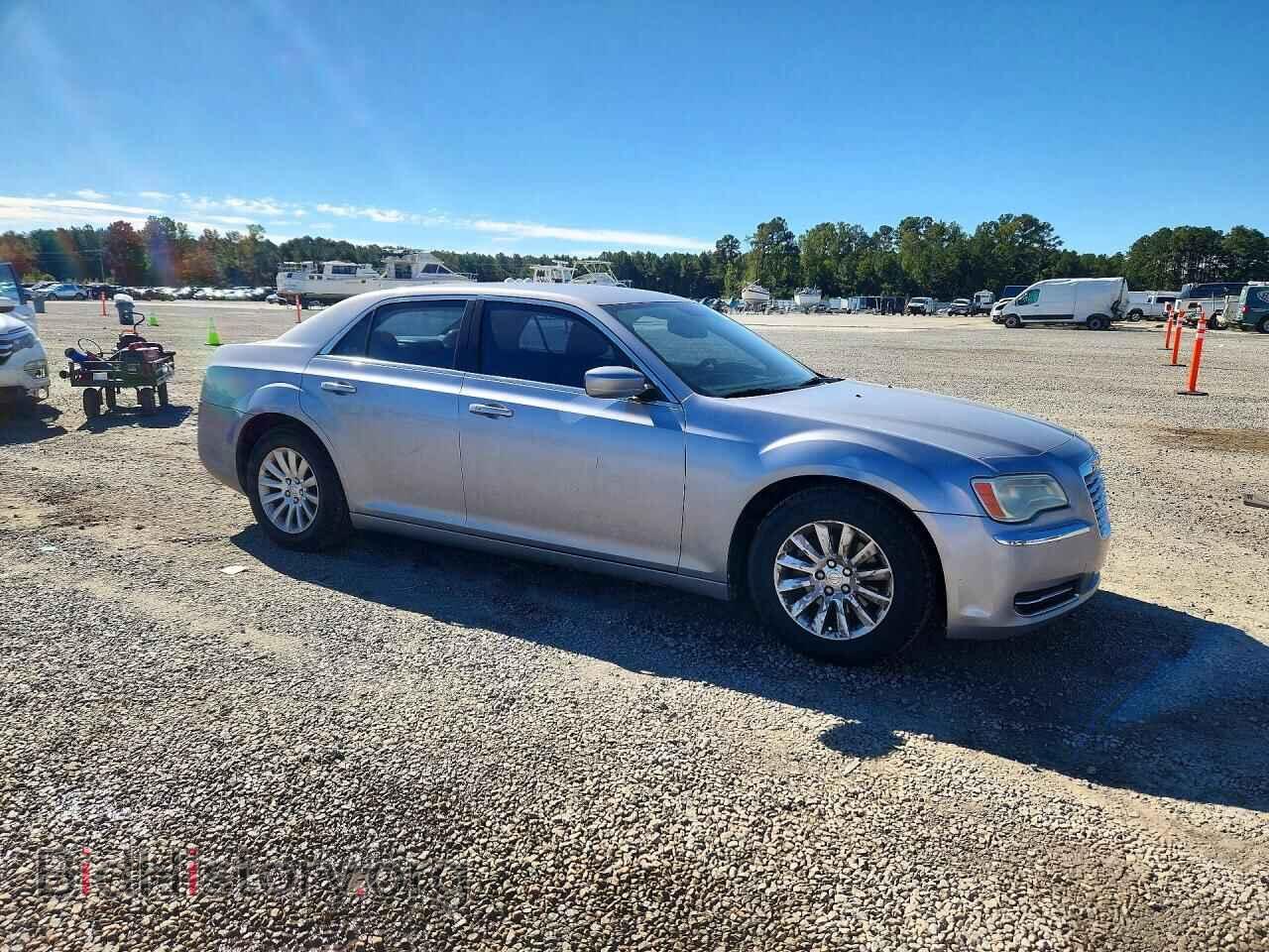 2013 CHRYSLER 300 - VIN: 2C3CCAAG1DH627074 - Photo 4
