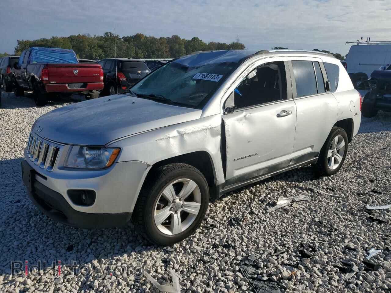 Photo 1J4NF1FB8BD258033 - JEEP COMPASS 2011