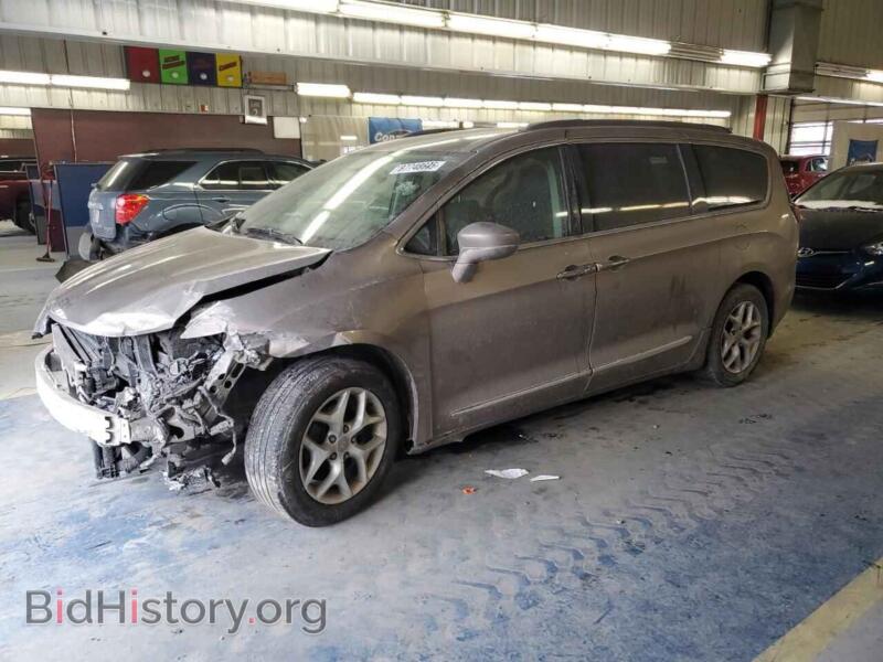 2017 Chrysler PACIFICA Touring L (VIN 2C4RC1BG4HR850925) — photo 1 of 13, Copart, damage: front end