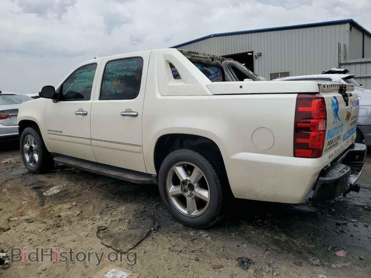 2013 CHEVROLET AVALANCHE - VIN: 3GNMCGE04DG121908 - Фото 2