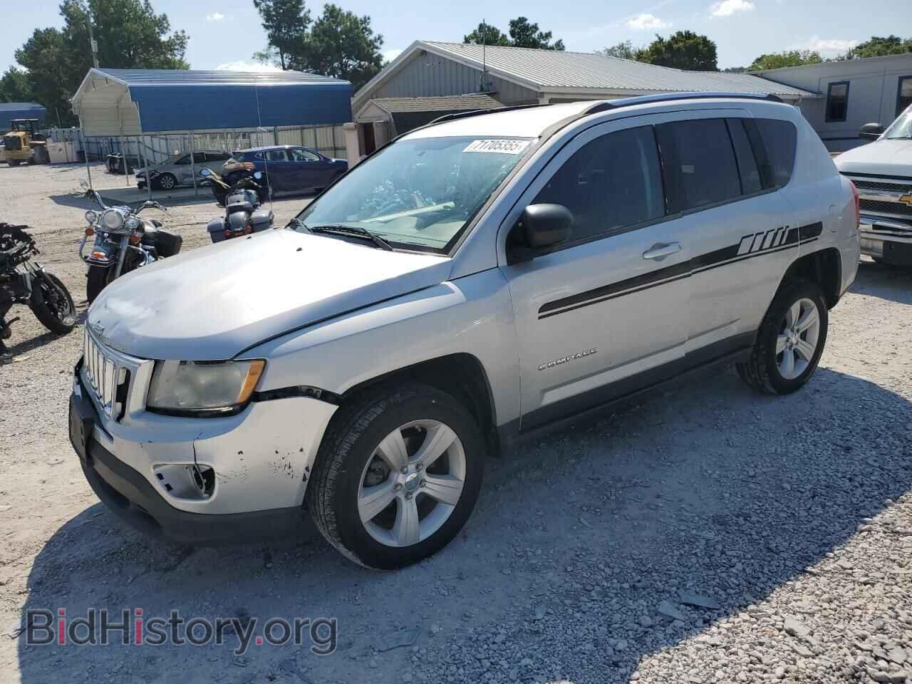 Photo 1J4NF1FB2BD215548 - JEEP COMPASS 2011