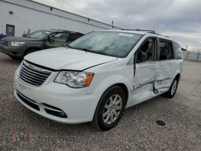 2015 Chrysler MINIVAN Town & COU, белый — VIN 2C4RC1BG4FR645487, Copart