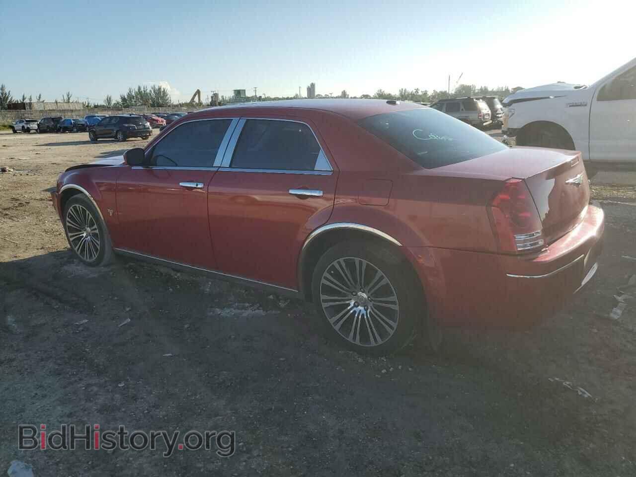 2010 CHRYSLER 300 - VIN: 2C3CA2CVXAH330680 - Фото 2