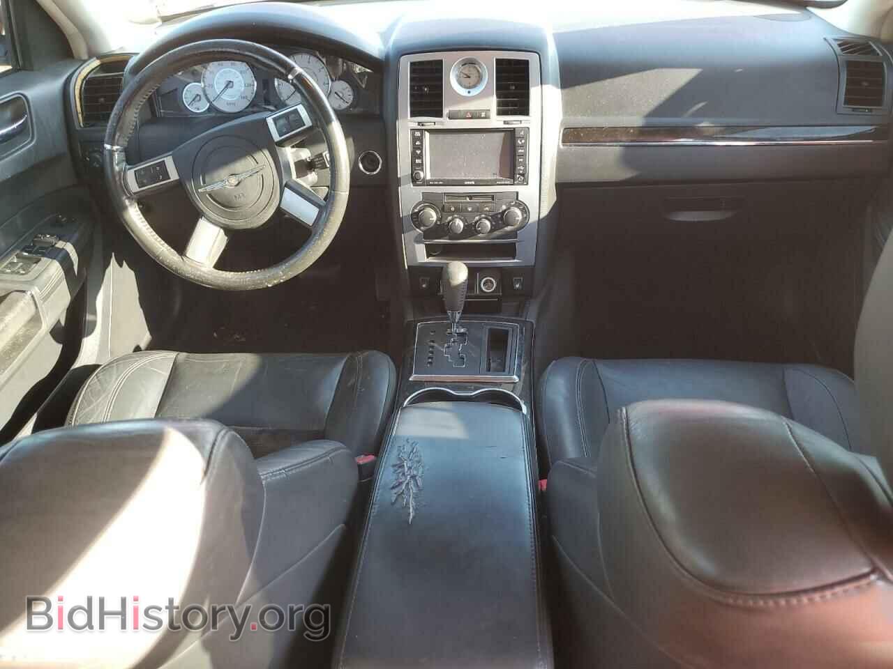2010 CHRYSLER 300 - VIN: 2C3CA2CVXAH330680 - Фото 8