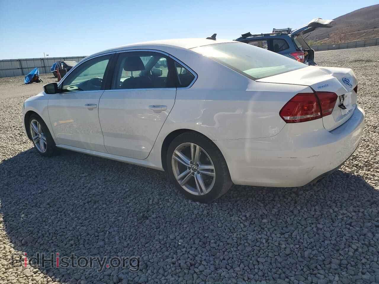 2014 Volkswagen PASSAT (VIN 1VWBP7A3XEC003626) — фото 2 из 12