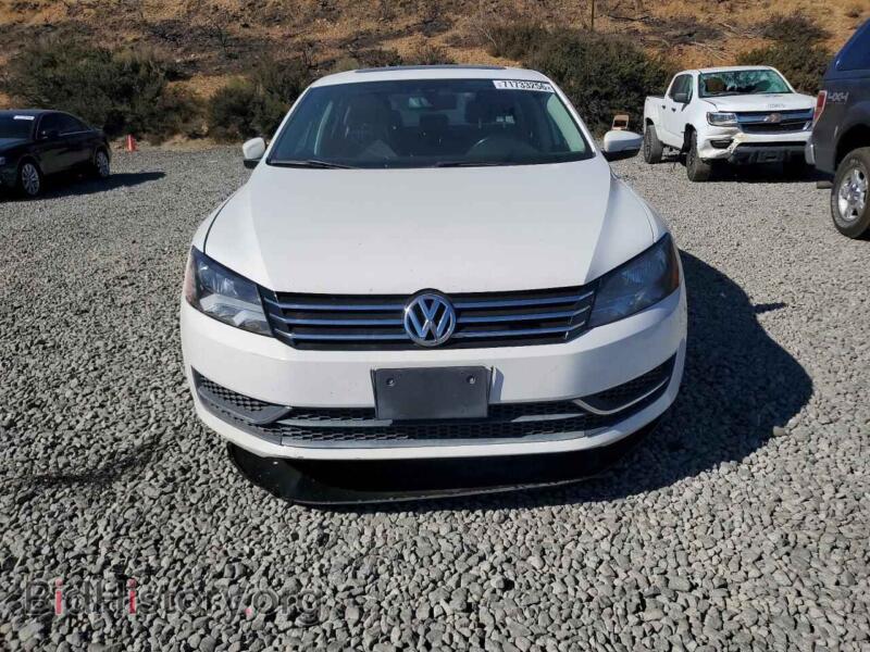 2014 Volkswagen PASSAT (VIN 1VWBP7A3XEC003626) — фото 5 из 12
