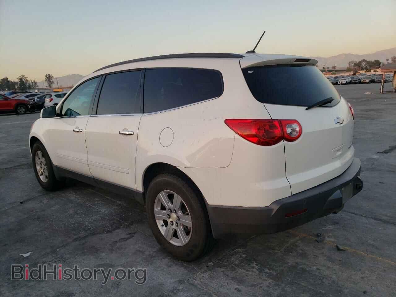 2012 CHEVROLET TRAVERSE - VIN: 1GNKRGED9CJ166901 - Фото 2
