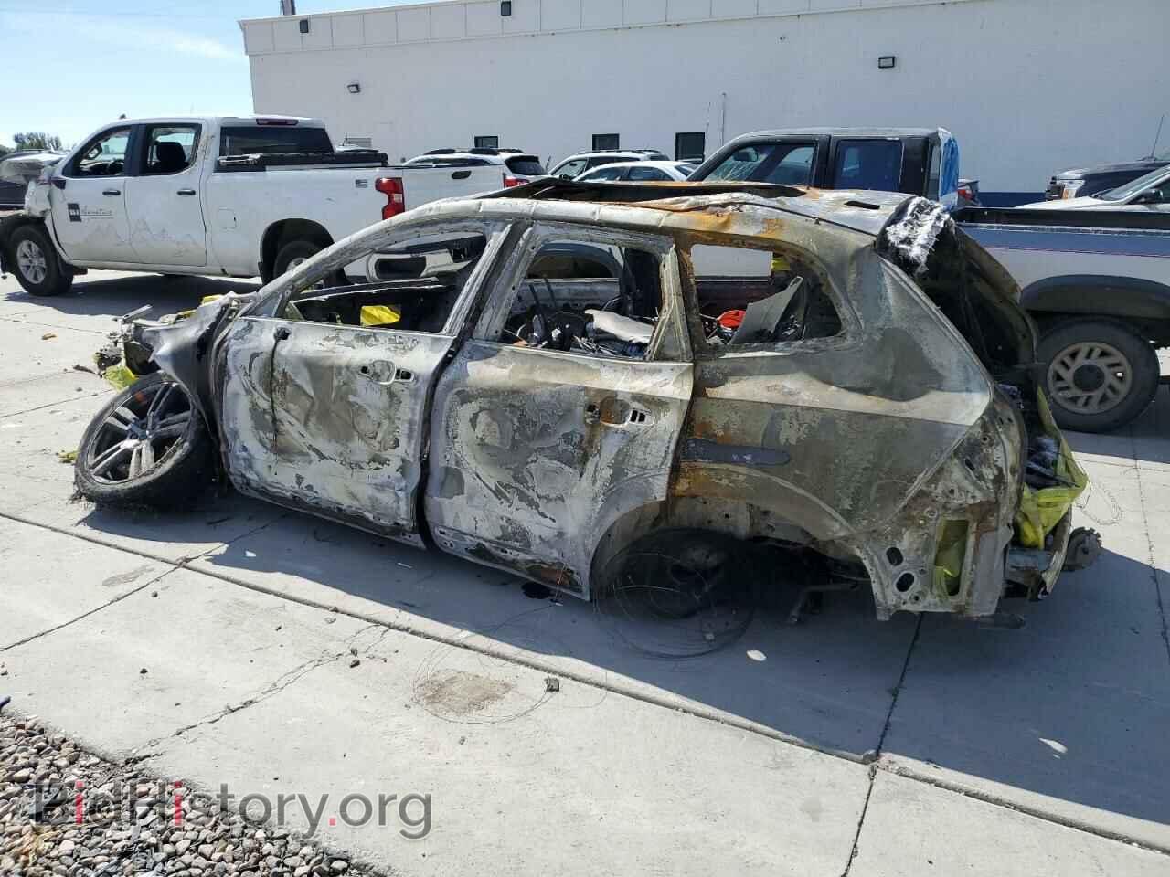 2018 VOLVO XC60 - VIN: LYV102RK2JB096884 - Фото 2