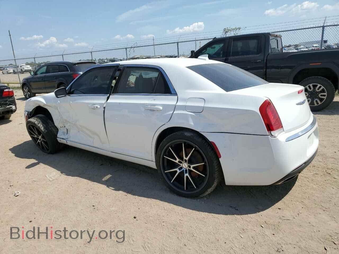 2018 CHRYSLER 300 - VIN: 2C3CCAAG3JH338130 - Фото 2