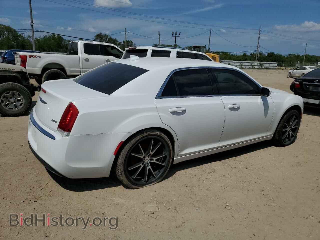 2018 CHRYSLER 300 - VIN: 2C3CCAAG3JH338130 - Фото 3