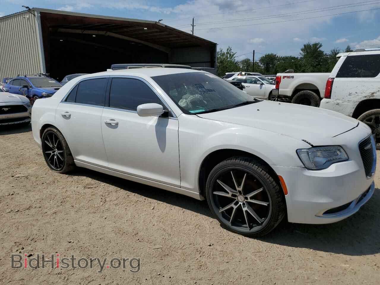 2018 CHRYSLER 300 - VIN: 2C3CCAAG3JH338130 - Фото 4