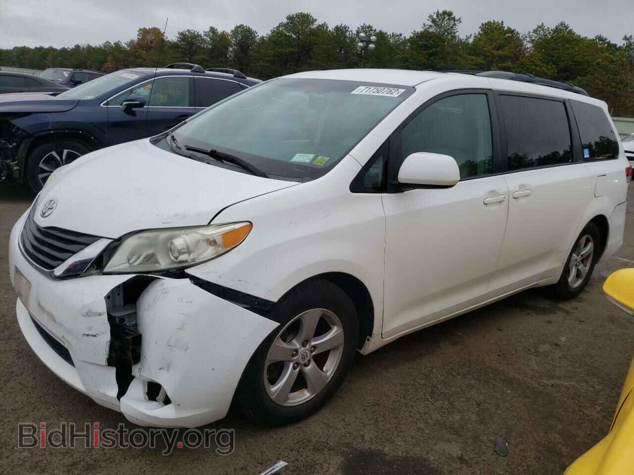 Photo 5TDKK3DCXBS019406 - TOYOTA SIENNA 2011
