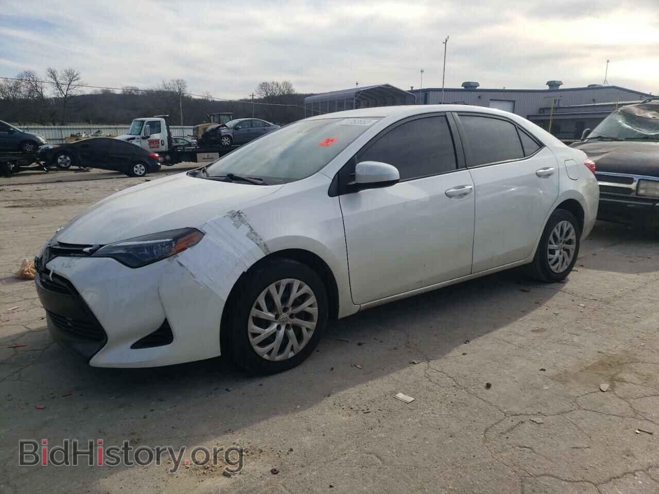 Photo 5YFBURHE8HP733965 - TOYOTA COROLLA 2017