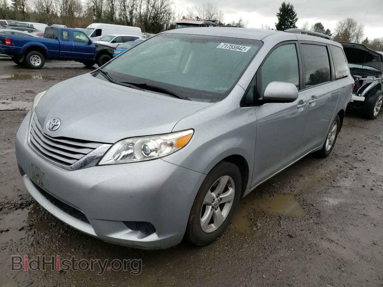 Photo 5TDKK3DC9FS591492 - TOYOTA SIENNA 2015
