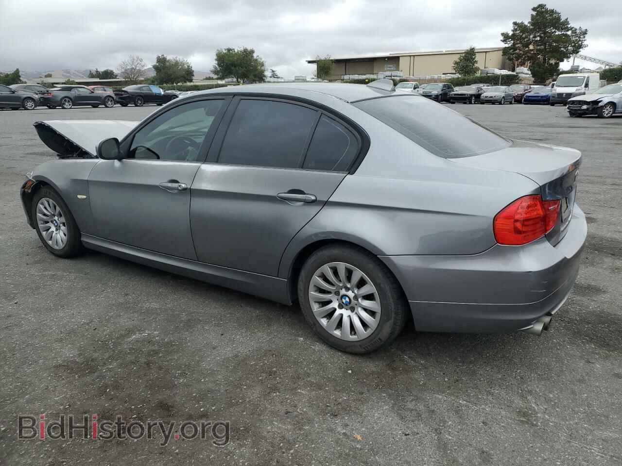 2009 BMW 3 SERIES - VIN: WBAPH53599A434028 - Фото 2