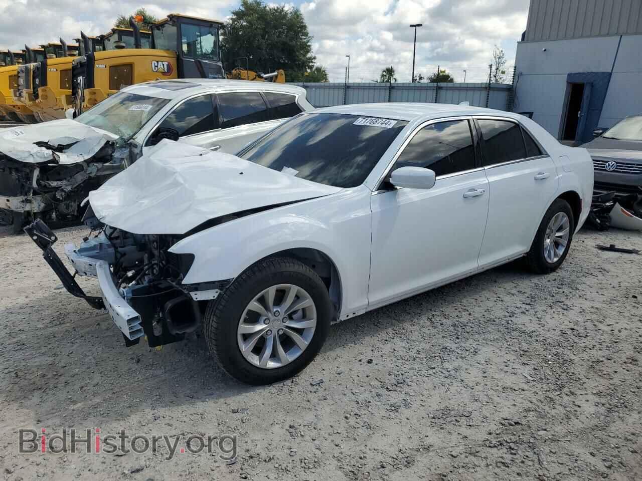 Фотография 2C3CCAAGXPH684135 - CHRYSLER 300 2023