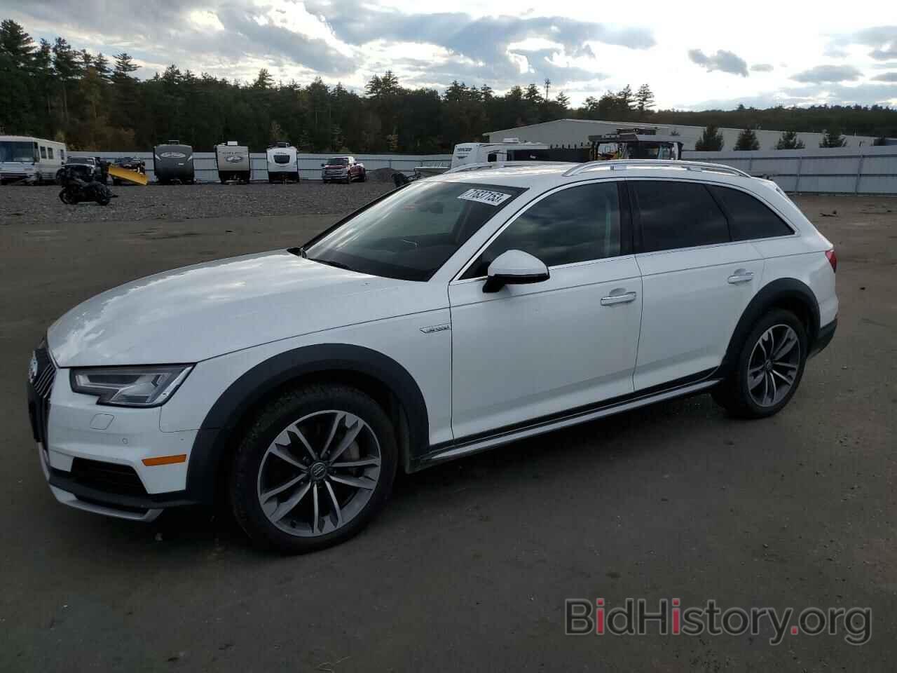 Photo WA18NAF4XHA037500 - AUDI A4 2017