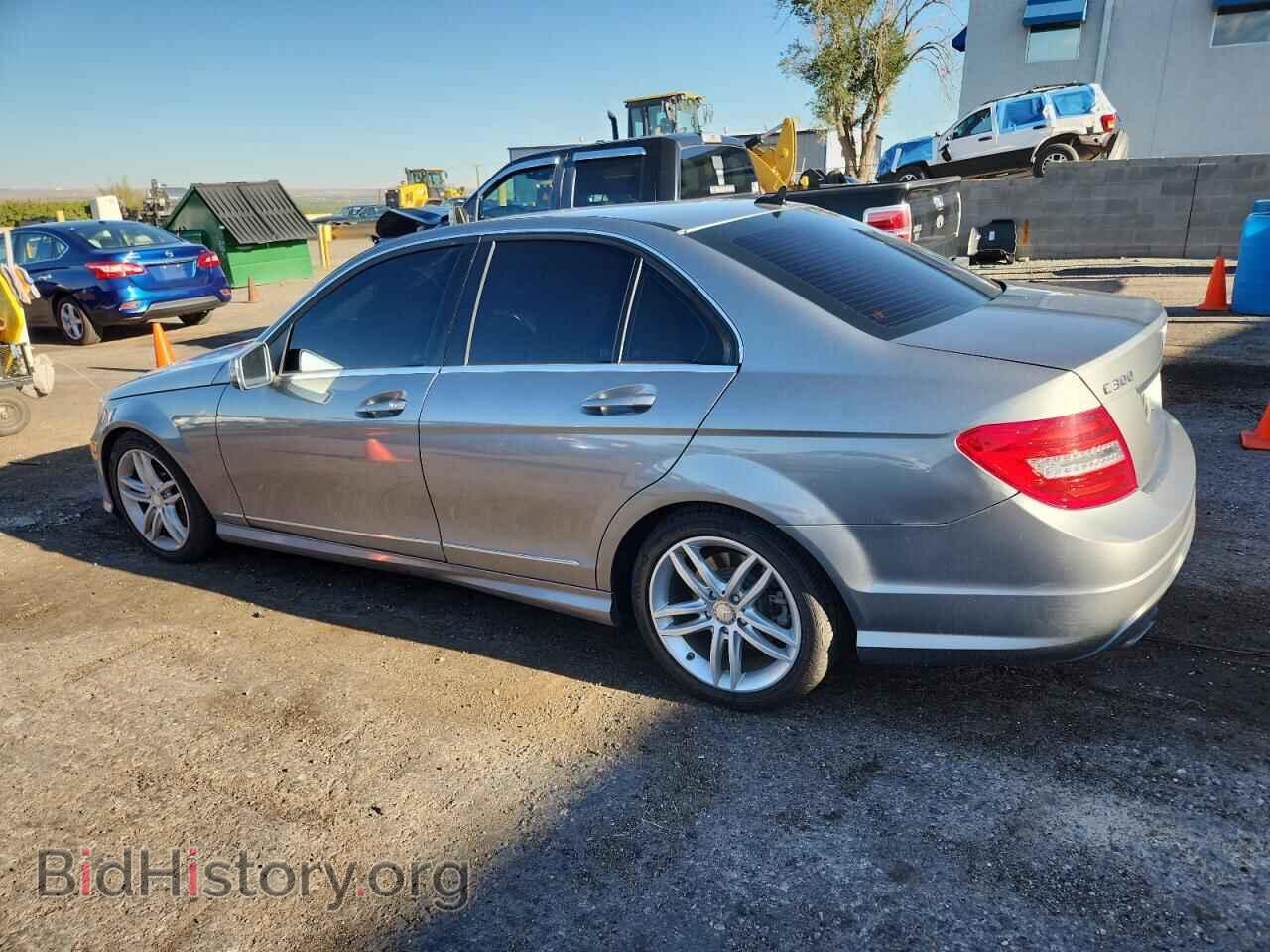 2012 MERCEDES-BENZ C-CLASS - VIN: WDDGF8BB5CR204728 - Photo 2
