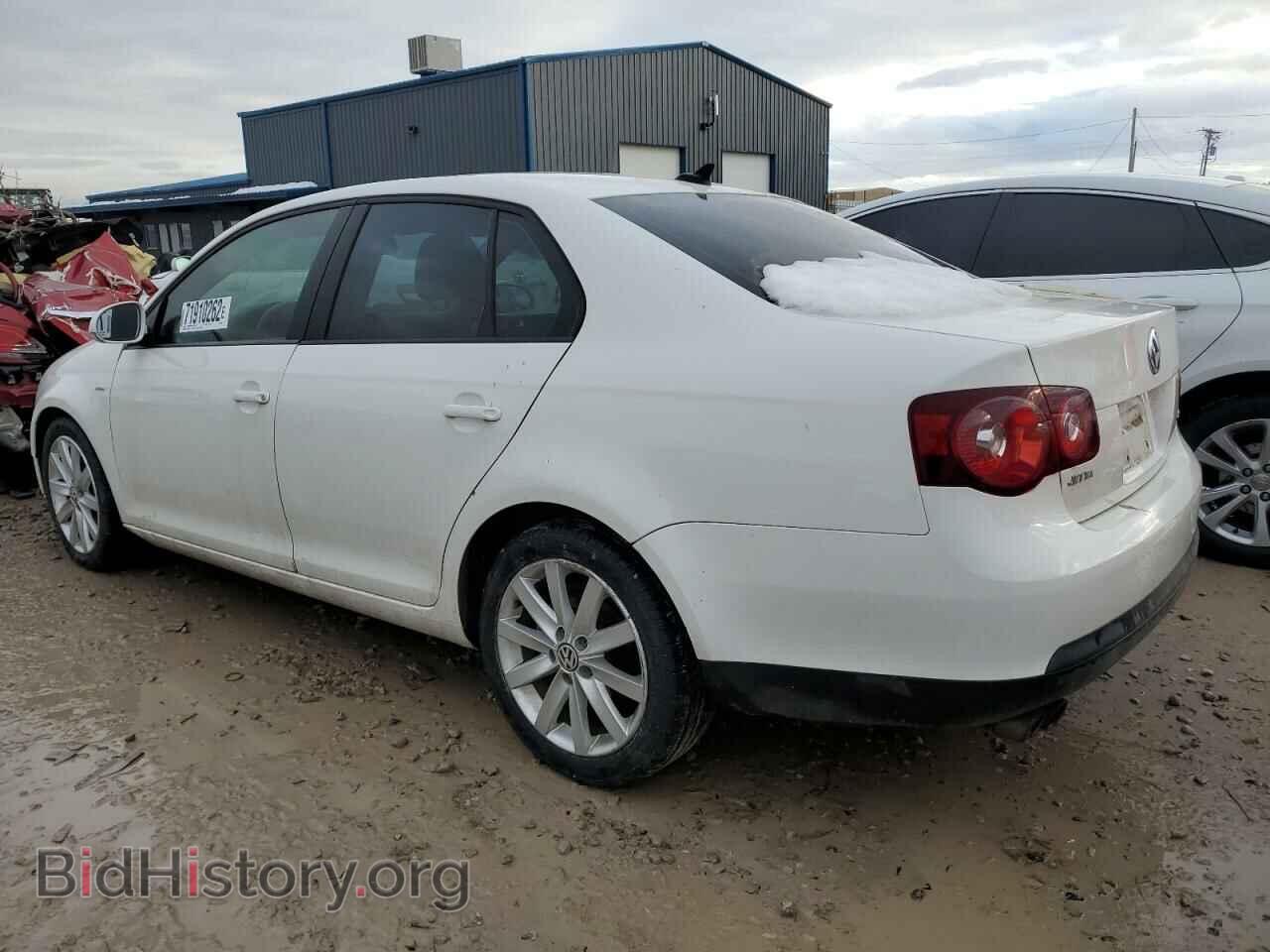 2010 VOLKSWAGEN JETTA - VIN: 3VWRJ7AJ1AM041303 - Фото 2