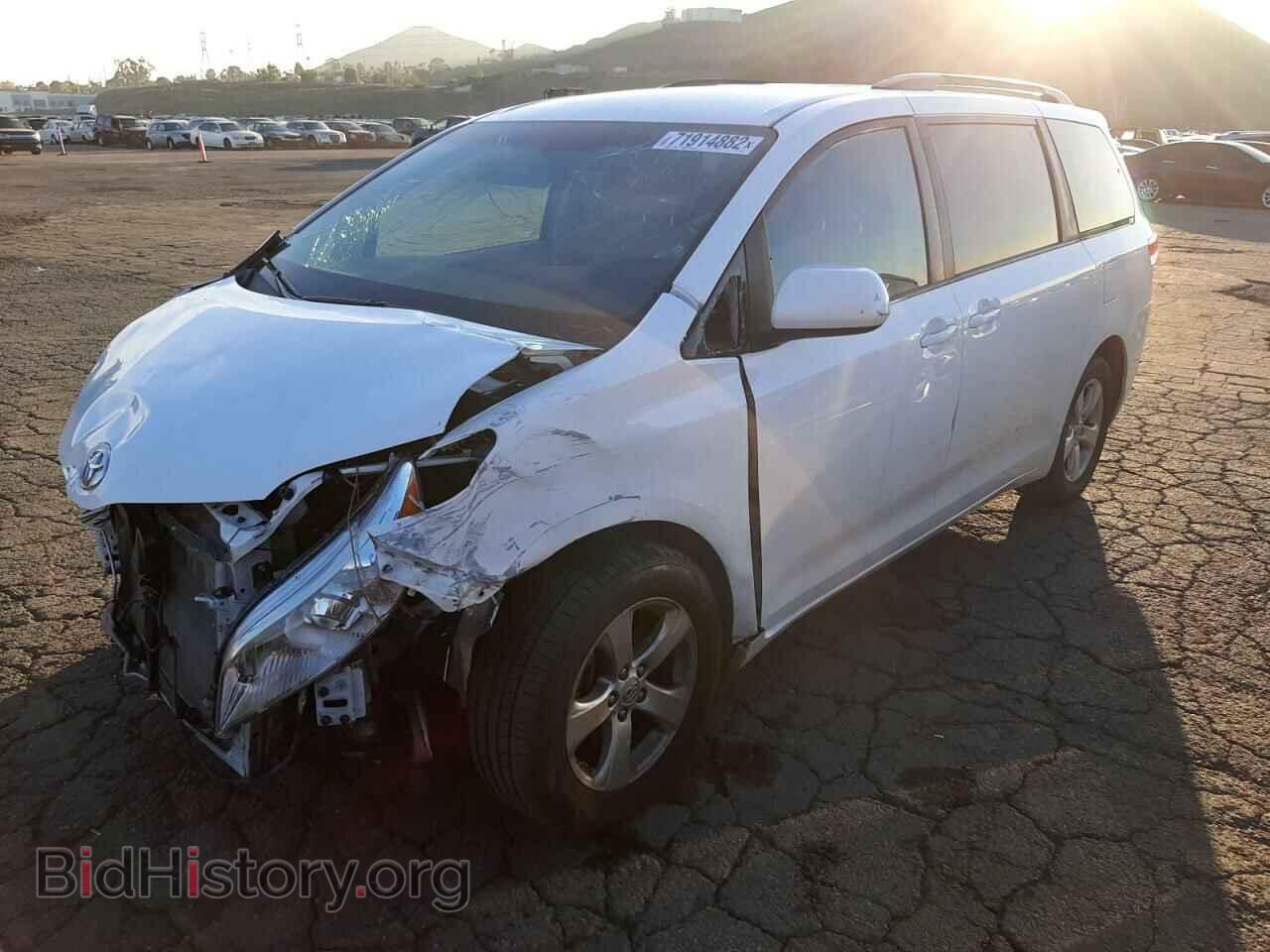 Фотография 5TDKK3DCXES492002 - TOYOTA SIENNA 2014