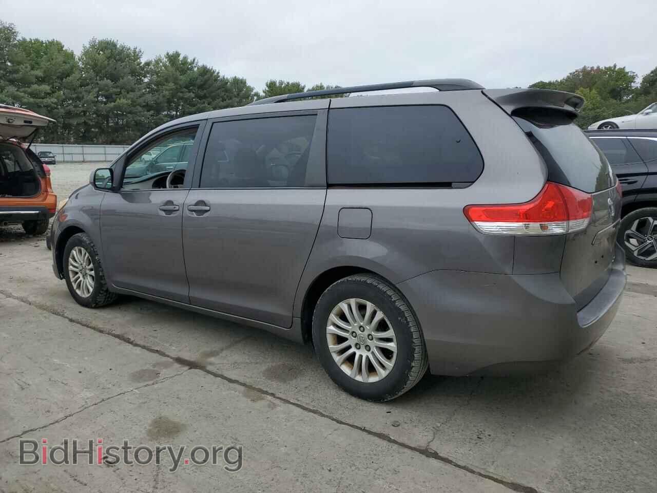 2011 TOYOTA All Models - VIN: 5TDYK3DC5BS142038 - Фото 2