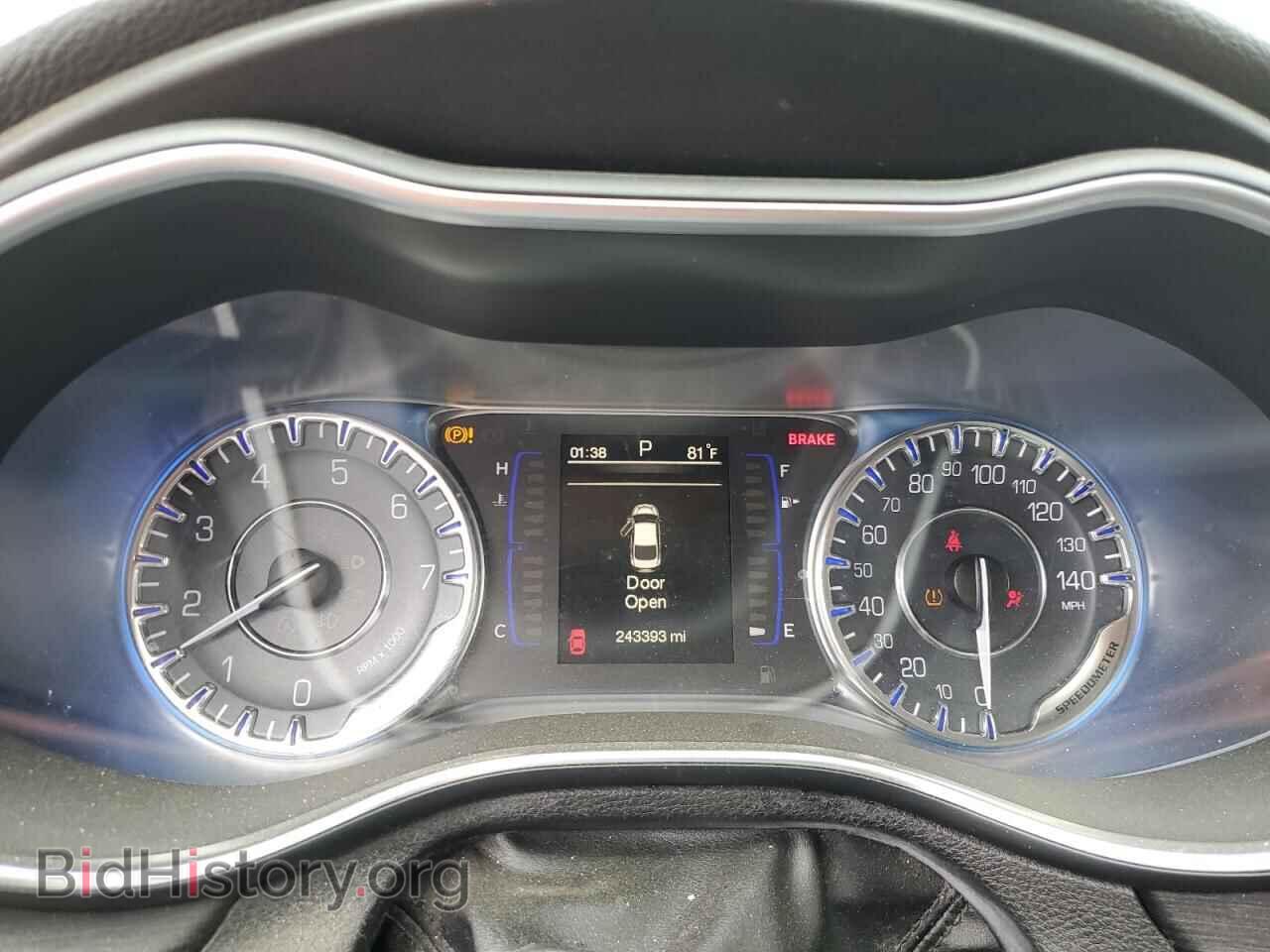 2015 CHRYSLER 200 - VIN: 1C3CCCABXFN633174 - Фото 9