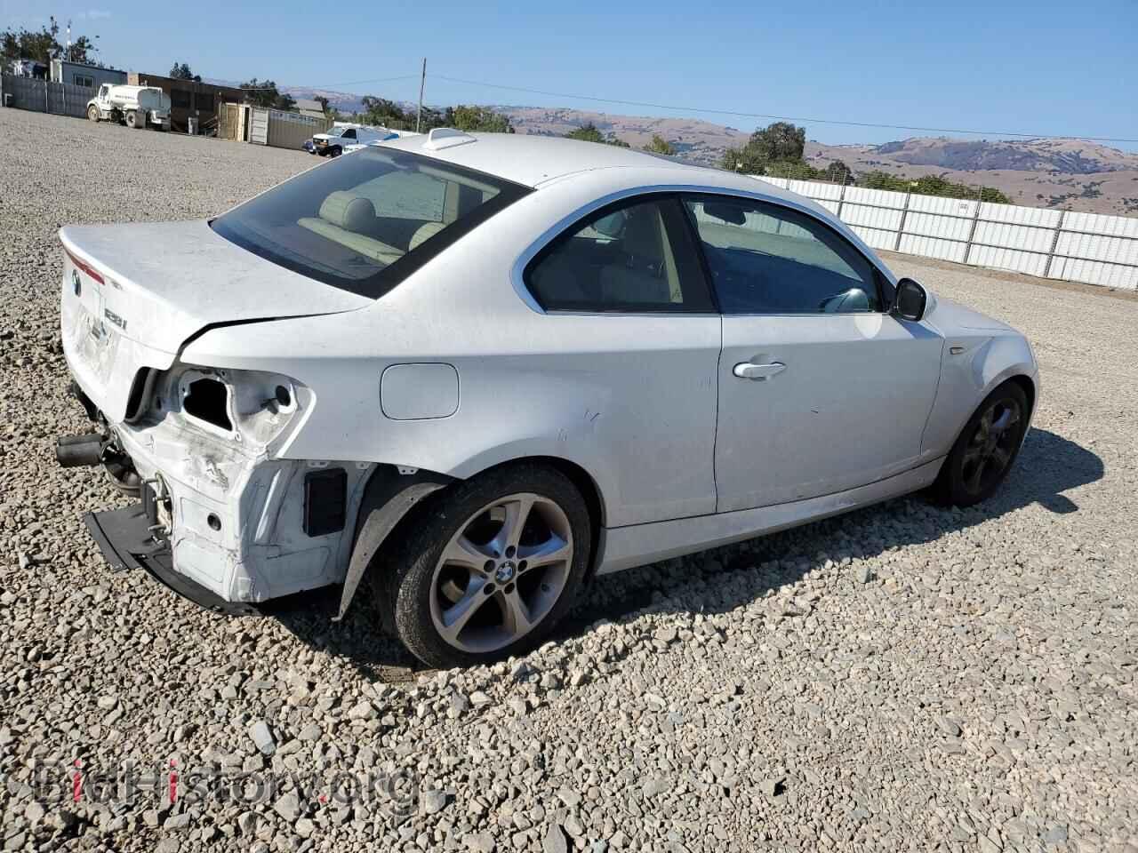 2011 BMW 1 SERIES - VIN: WBAUP9C56BVL90341 - Фото 3