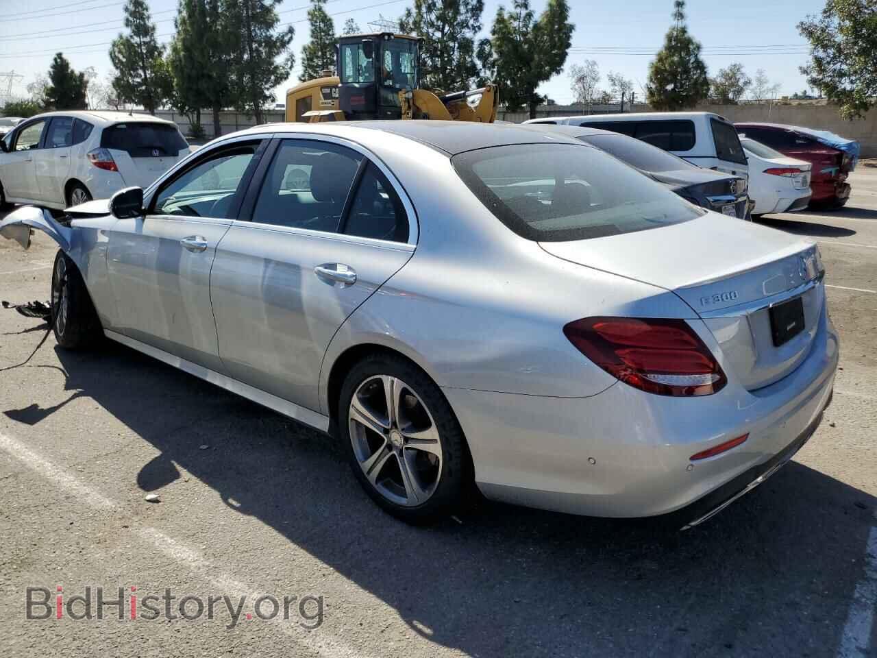 2017 MERCEDES-BENZ E-CLASS - VIN: WDDZF4KBXHA125935 - Фото 2