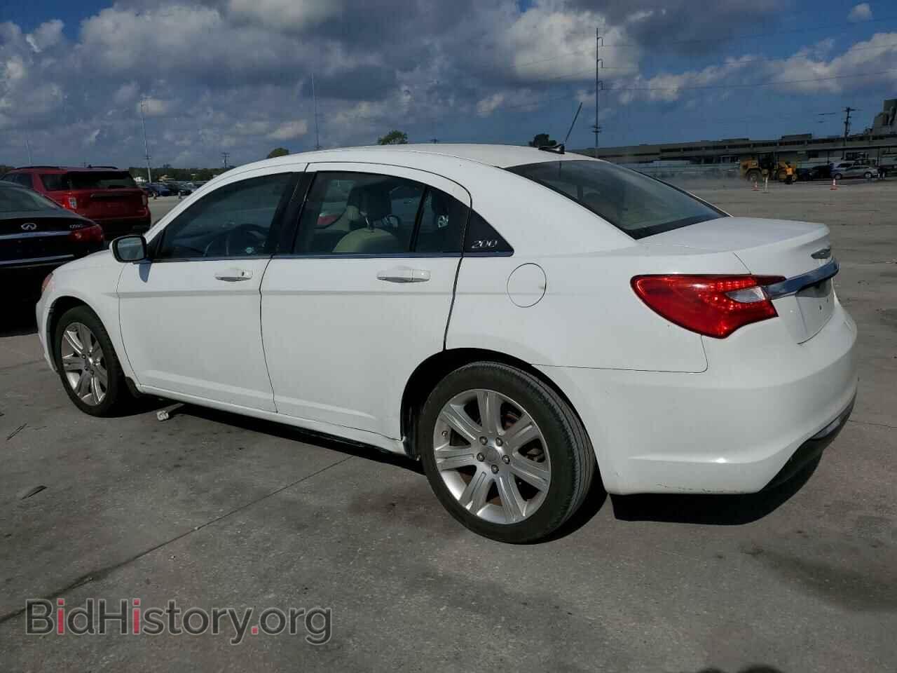 2013 CHRYSLER 200 - VIN: 1C3CCBAB1DN733168 - Фото 2